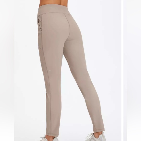 EUC Fabletics XXS Hybrid Cargo Pants - Picture 3 of 13